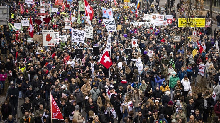 Auf sie setzt die Freie Liste: Teilnehmer einer Kundgebung gegen das Covid-19-Gesetz in Zürich. (Keystone)