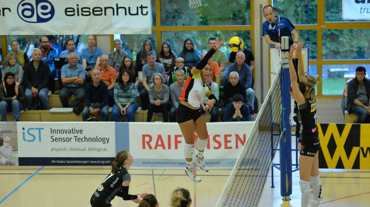 Für die Frauen von Volley Toggenburg wird es schwierig, in den verbleibenden fünf Spielen die Playoffs noch zu erreichen. (Bild: Reinhard Kolb)