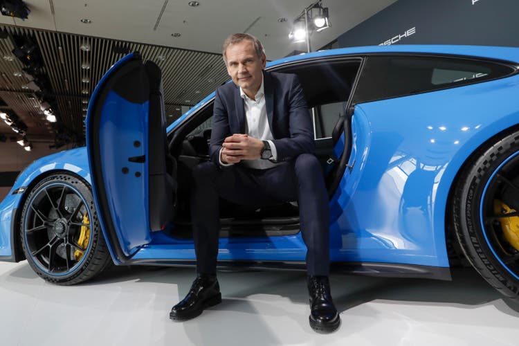 Oliver Blume im Porsche 911: Der Klassiker soll auch in Zukunft das Aushängeschild der Marke bleiben.