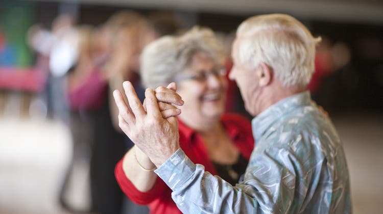Beschwingt im Alter: Senioren in einer Tanzschule im Kanton Uri. (Gaetan Bally / KEYSTONE)