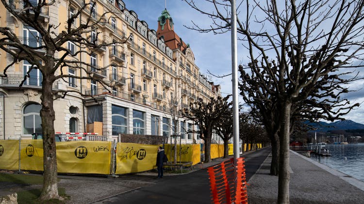 Das Hotel Mandarin Oriental Palace soll künftig gemäss Plan Lumière beleuchtet werden. (Bild: Dominik Wunderli (Luzern, 04. Januar 2022))