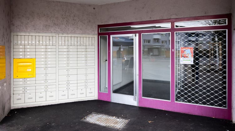 Die ehemalige Postfiliale Dietikon Brunau ist noch da, aber leer und unbelebt. (Severin Bigler)