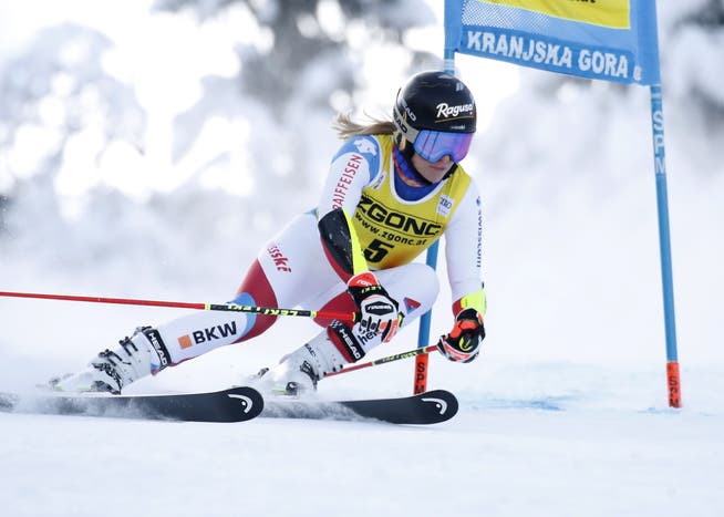 Lara Gut-Behrami ist bei ihrem Comeback nach der Coronainfektion gleich beste Schweizerin. Die Tessinerin fährt in Kranjska Gora auf den 5. Platz.