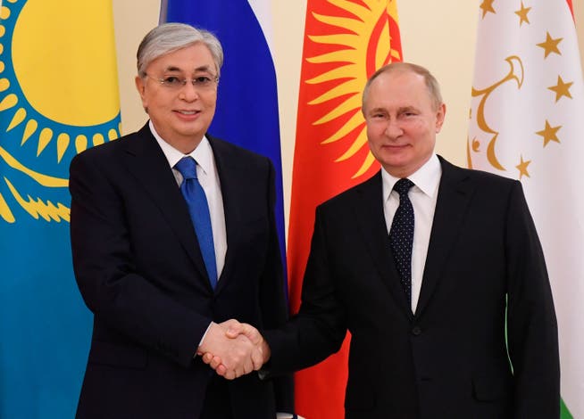 Russian President Vladimir Putin with his counterpart Kassym-Shomart Tokayev from Kazakhstan: The Kremlin is still the head of state in the southern neighboring country.
