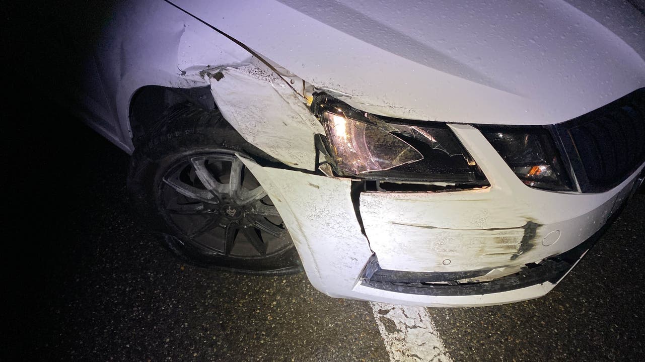 Mülligen, 8. Januar: Ein betrunkener Autofahrer prallte in eine Stützmauer. Das Auto des Unfallfahrers wurde beschädigt.