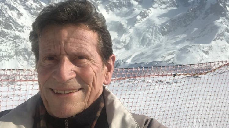 Peter Suter war «Mirage»-Pilot und Chefarzt des Unispitals Genf. Noch heute ist der 81-Jährige sportlich auf den Ski unterwegs. Hier im März 2021 mit dem Corvatsch im Hintergrund. (zvg)