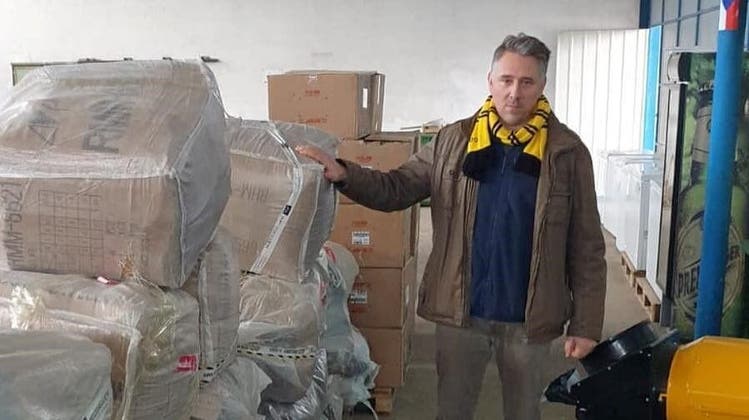 Lebensmittelpakete für Menschen in Not: Stefan Dietrich und sein Team verteilten über Weihnachten viele solcher Pakete. (zvg)