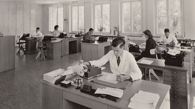 Zentrum der Landwirtschaftspolitik: Das Bild zeigt das Grossraumbüro des Schweizerischen Bauern­verbands in Brugg 1948. (zvg/Schweizerischer Bauernverband)