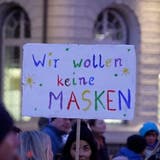 Rund 500 Personen demonstrierten gegen die Maskenpflicht an Berner Schulen