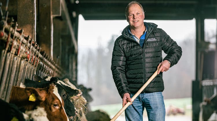 Ende Dezember 2021 erfuhr Landwirt Stefan Käser von dem Meisterzüchtertitel. (Chris Iseli)