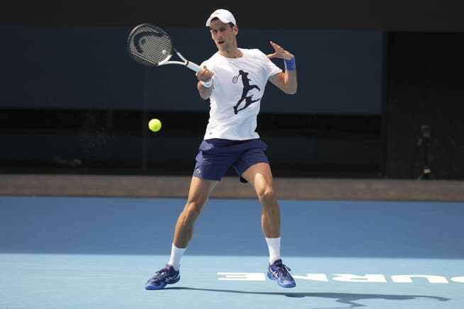Titelverteidiger Novak Djokovic trainierte inzwischen bereits mehrmals auf der Anlage der Australian Open.