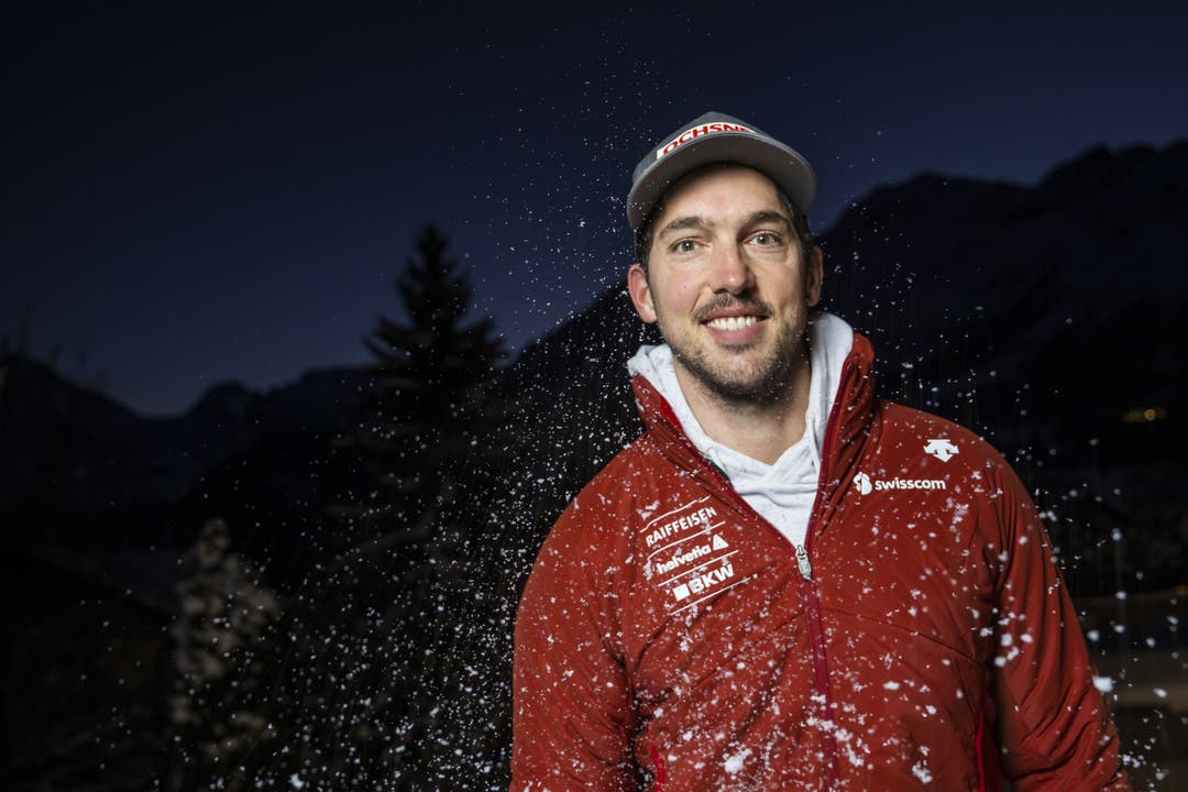 Carlo Janka posiert während einer Medienkonferenz am Ski Alpin Weltcup in Wengen am 11. Januar 2022. Es ist sein letztes Rennen vor seinem Rücktritt.