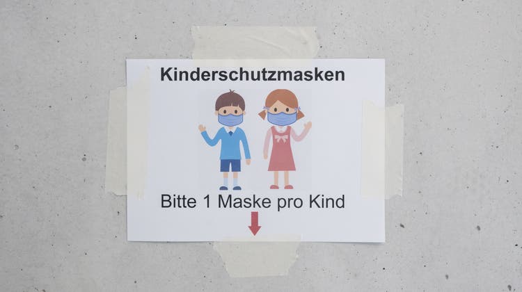 Noch bis Ende Januar gilt ab der 4. Klasse in St.Gallen eine Maskenpflicht. (Bild: Keystone)