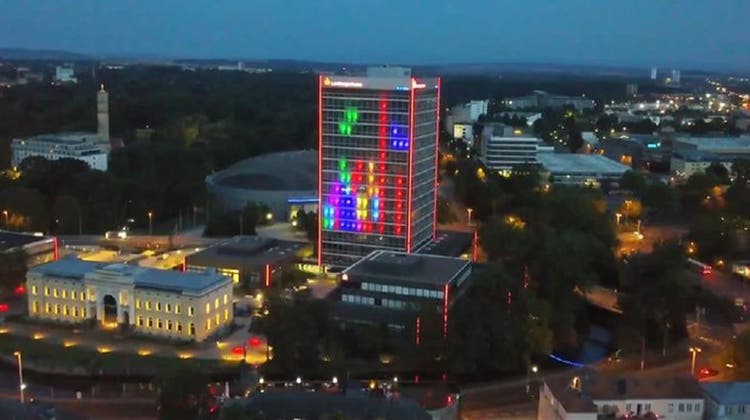 Hochhausfassade wird zu riesigem Tetris-Spiel