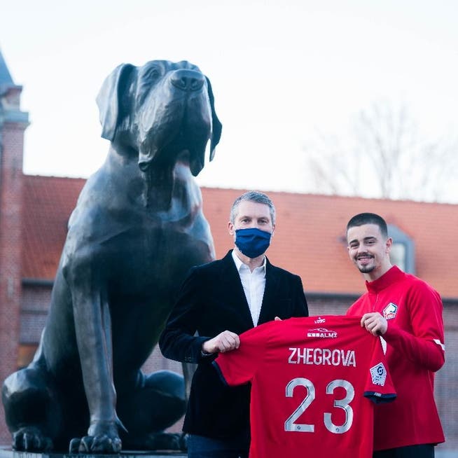 Edon Zhegrova posiert bereits mit den neuen Farben. Zwischen 2019 und 2021 schoss er in 74 Spielen für den FC Basel 11 Tore und bereitete 17 weitere vor.
