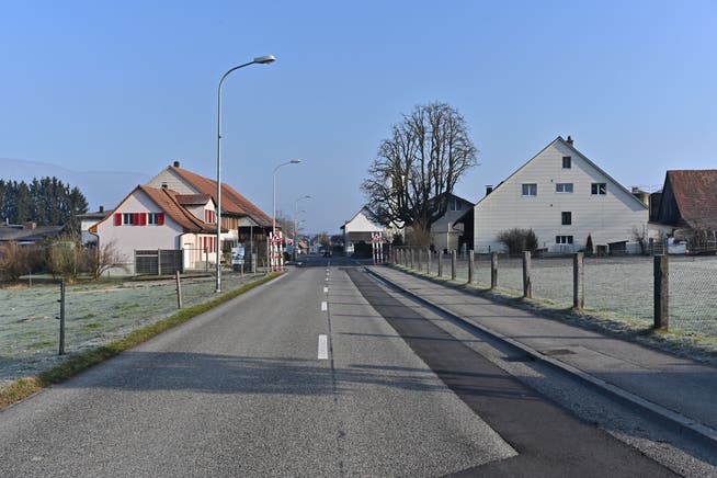 Mittelgäustrasse Gunzgen West: Eine Umgestaltung der Strasse via Mittelinsel kurz vor dem Bauernhof rechts soll die Ortseinfahrt optisch verdeutlichen. 
