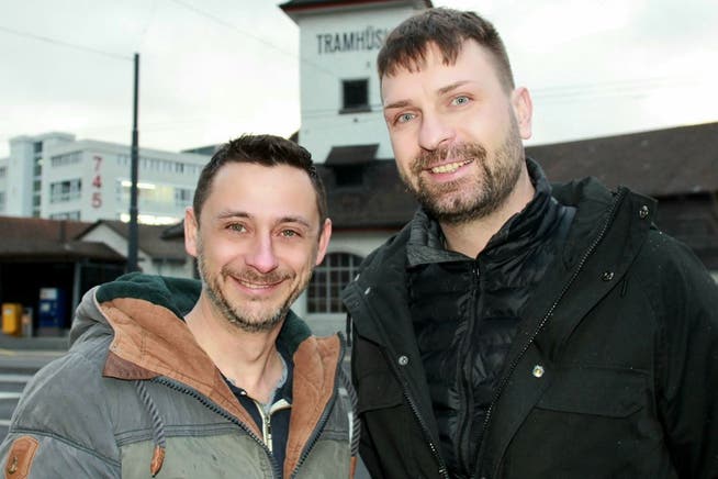 Jörg Haase (links) und Nikita Filippov vor dem «Tramhüsli».
