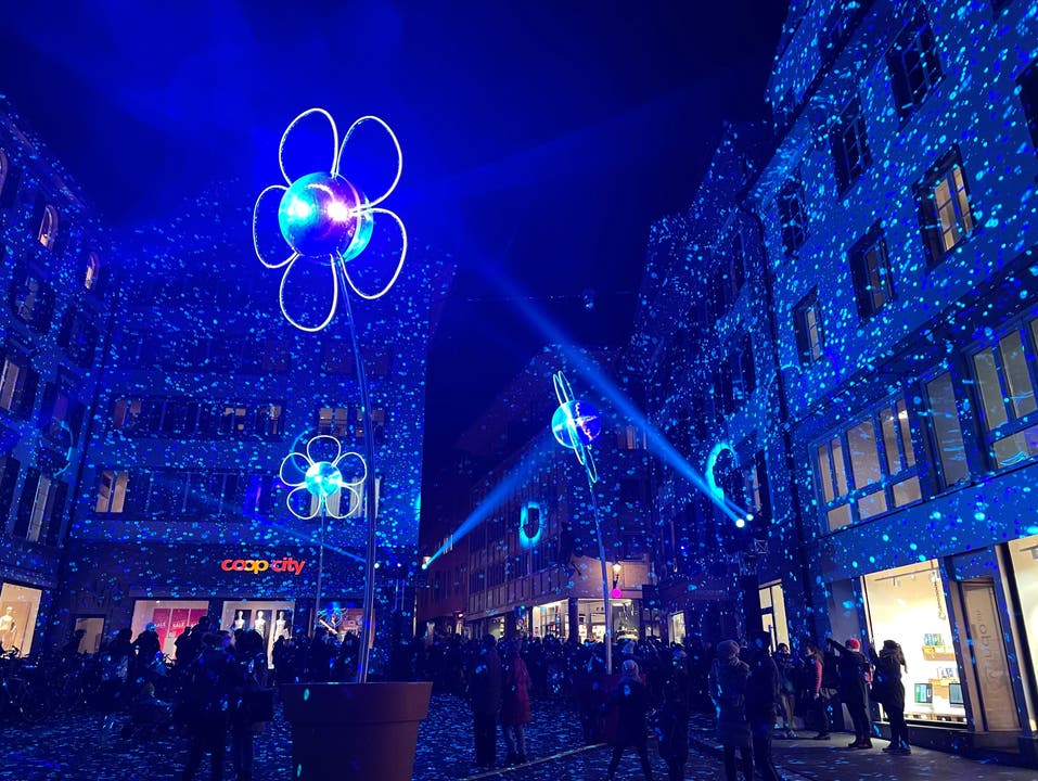 Licht Festival Luzern Mühleplatz blaue Beleuchtung! 