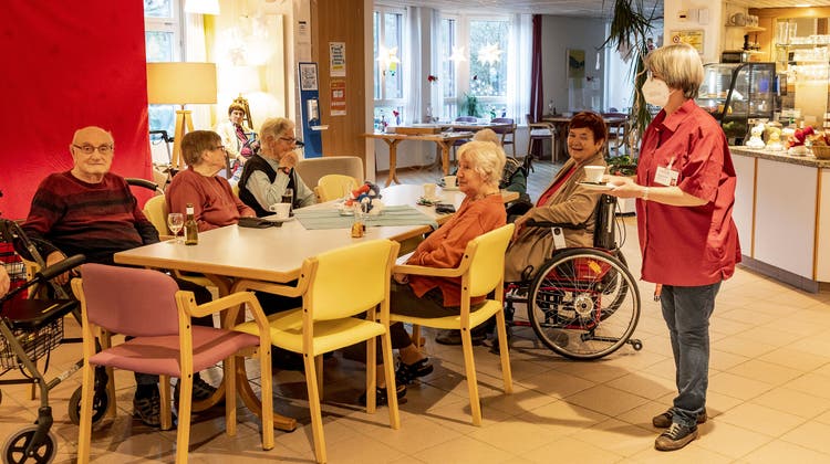 Die Bewohnenden des Alters- und Pflegeheims Stäglen in Nunningen sollen möglichst wenig von Personalengpässen zu spüren kriegen. (Kenneth Nars)