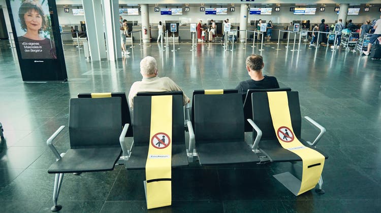 Warten auf bessere Zeiten: Bald dürften sich die Hallen des Euroairports wieder füllen. (Roland Schmid)