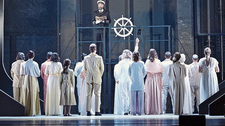 Musical «Titanic» in Altdorf: Die Szenerie ist imposant. (Bilder: Urs Hanhart (13. Januar 2022))