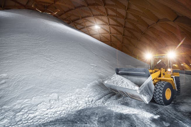 Berge von Salz wurden 2021 gebraucht: Insgesamt setzten die Schweizer Salinen über 600'000 Tonnen ab.