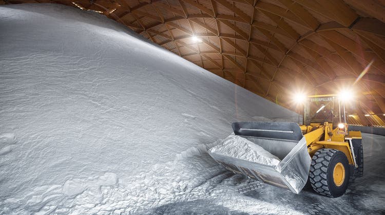 Berge von Salz wurden 2021 gebraucht: Insgesamt setzten die Schweizer Salinen über 600'000 Tonnen ab. (zvg / Kilian J. Kessler Zurich)