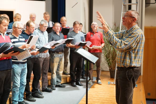 Der Männerchor Häggenschwil und der Männerchor Waldkirch im Jahr 2019 bei einer Probe für ihre Unterhaltung, die erstmals gemeinsam stattfand.