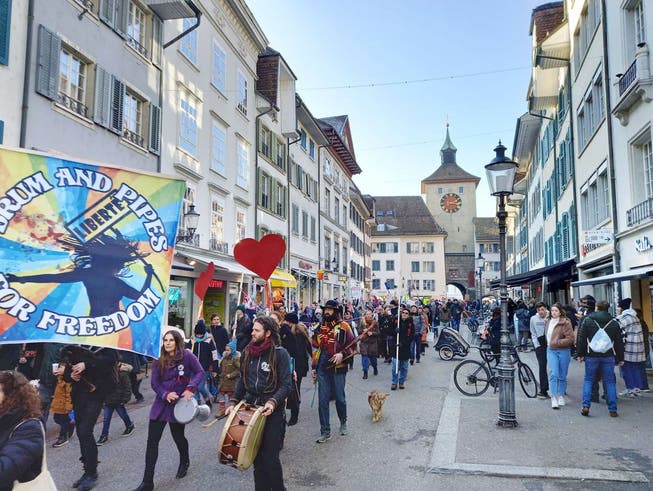 Die Demonstrierenden zogen durch die Solothurner Altstadt.