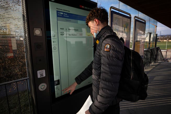 S-Bahn Haltestelle Baar Lindenpark: Die abgelegene Haltestelle wurde mit einem Touch-Display erweitert um Reisenden bei ihren Verbindungen zu helfen. Das Display kann neben Zugsverbindungen auch eine Stadtkarte und Angaben zu Betriebsstörungen anzeigen. 