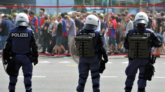 Polizeiaufgebot vor dem Match FC St. Gallen - FC Basel,