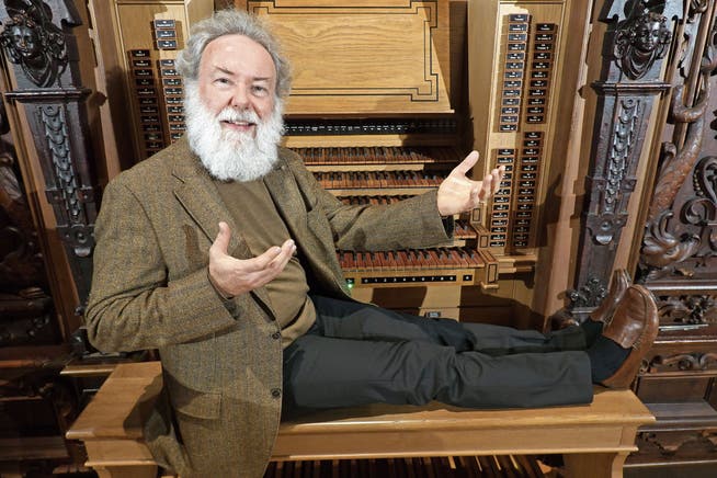 Der ehemalige Hof-Organist improvisiert auf der KKL-Orgel: Wolfgang Sieber.