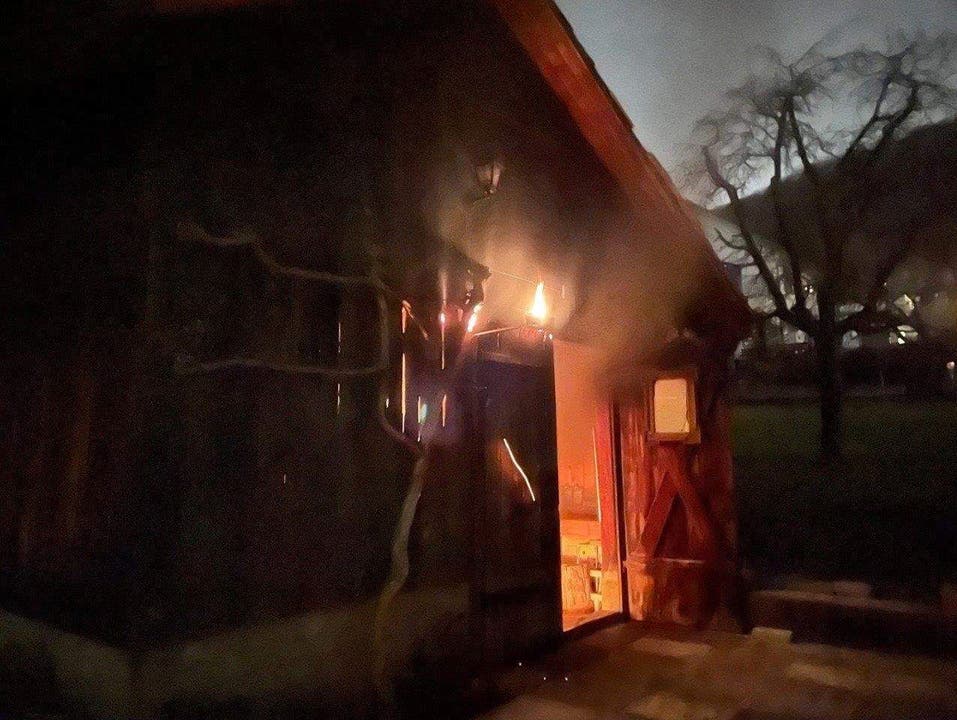 Holderbank, 18. Januar: In einer Holzhütte in Holderbank wurde ein Feuer gemeldet. Brandstiftung steht im Vordergrund der Ermittlungen. Die Staatsanwaltschaft hat eine Strafuntersuchung eröffnet.