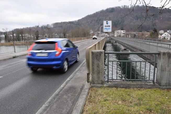 Über 7000 Fahrzeuge passieren die 70-jährige Aarebrücke täglich. 