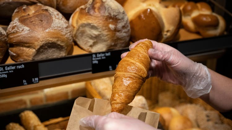 Büürli und Gipfeli könnten in den Bäckereien bald teurer werden – wenn sie das nicht schon sind. (Bild: Alex Spichale)