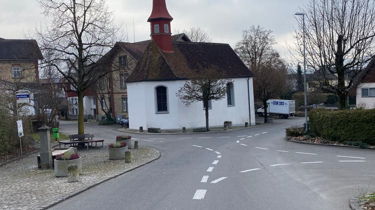 Auch in der Hägglingerstrasse bei der Franz-Xaver-Kapelle wird in Anglikon ab Frühling Tempo 30 gelten. (Marc Ribolla (20. Dezember 2021))