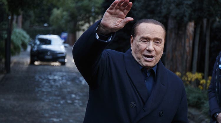 Silvio Berlusconi hat allen Grund zum Feiern. Dank dem Aufstieg mit Monza kehrt er in die Serie A zurück. (Keystone)