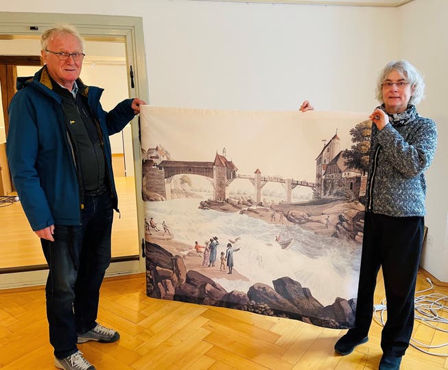Museumspräsident Hannes Burger und Kuratorin Ariane Danacher vor der Eröffnung der Ausstellung «Gefahr am Fluss.»