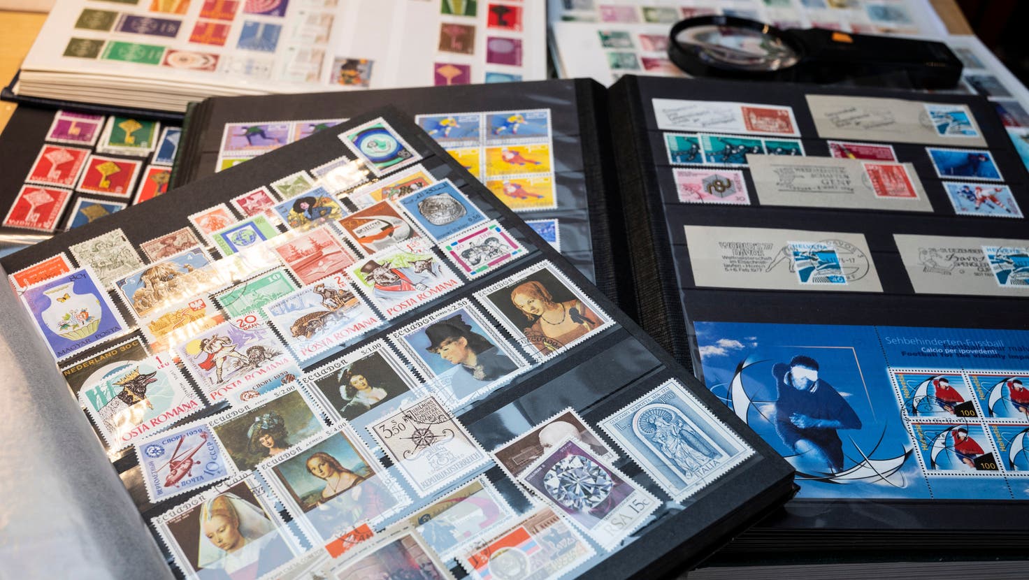 Das Briefmarkensammelfieber ging vor allem auf den Pausenhöfen der 1940er- bis 1960er-Jahre um. (Bild: Ralph Ribi)