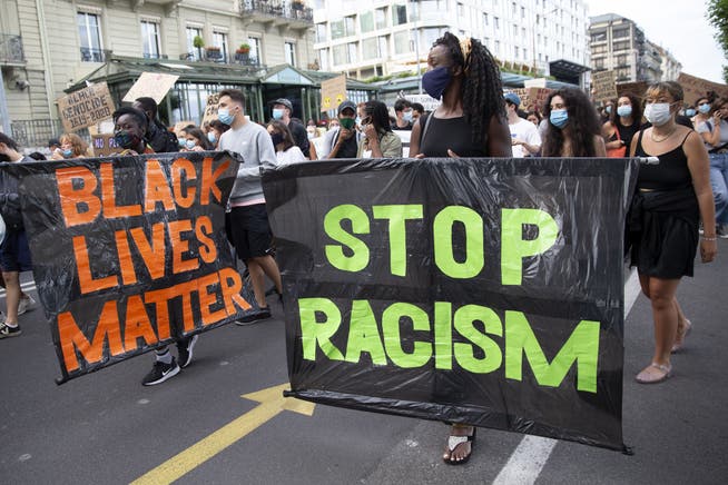 Eine UNO-Expertengruppe ortet in der Schweiz systemischen Rassismus. (Bild: Antirassismus-Demo in Genf 2020)