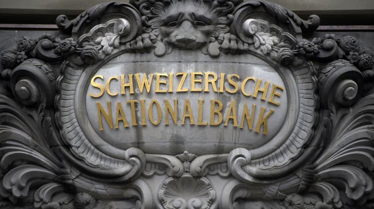 Die Schweizer Banken müssen ihr Eigenkapital bis im Herbst wieder aufstocken. Der Bundesrat hat einem Antrag der Schweizerischen Nationalbank zugestimmt. (Keystone)