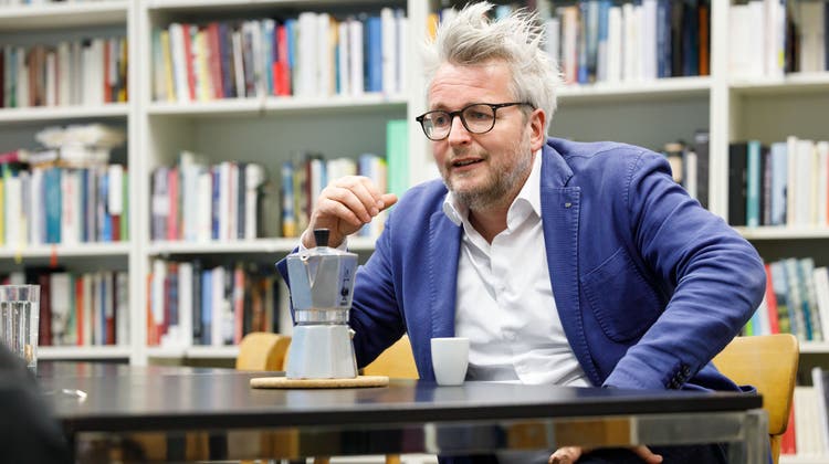 Dani Landolf, der Geschäftsführer der Solothurner Literaturtage, gibt ein paar Tipps. (Hanspeter Bärtschi)