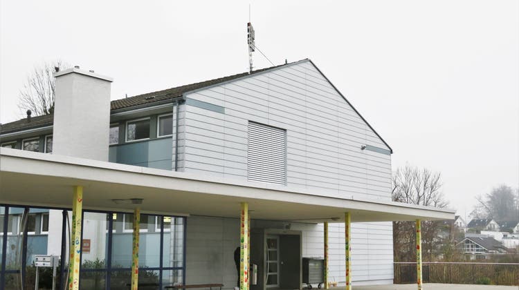 Die Swisscom möchte auf dem Eggenwiler Schulhausdach eine 5G-Antenne bauen und hat ein Baugesuch eingereicht. (Marc Ribolla (26.1.2022))