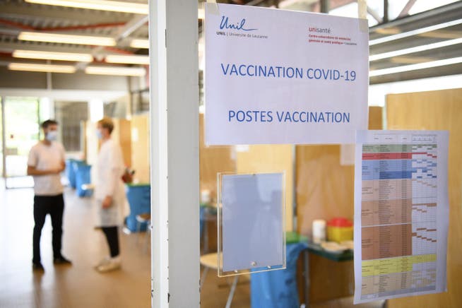 Zahlreiche Temporär-Mitarbeitende waren letztes Jahr in Impf- und Testzentren angestellt. (Symbolbild)