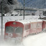 Ein Zug der RhB fuhr zwischen Klosters und Davos in eine Lawine. (Archivbild) (Keystone)