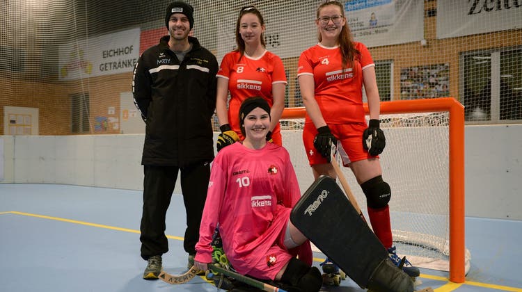 Junge Urnerinnen erleben im Rollhockey ihre internationale Premiere