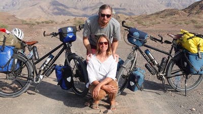 Dario und Lisa Ressegatti aus Baden. Auf ihren Reisevelos haben sie in eineinhalb Jahren fast 10'000 Kilometer zurückgelegt. (Bild: zvg)