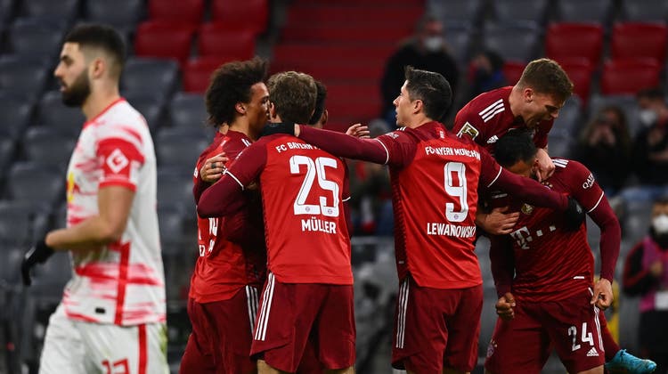 Die Bayern durften nach einem tollen Spiel gegen Leipzig am Ende jubeln. (Philipp Guelland / EPA)