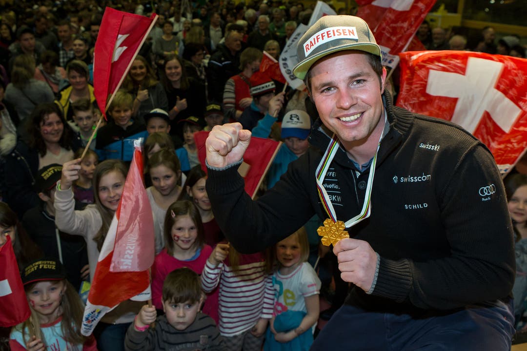 Zu seinen grössten Erfolgen zählt auch der Weltmeistertitel 2017 in der Abfahrt in St. Moritz, hier beim Empfang in seiner Heimatgemeinde Bumbach. 