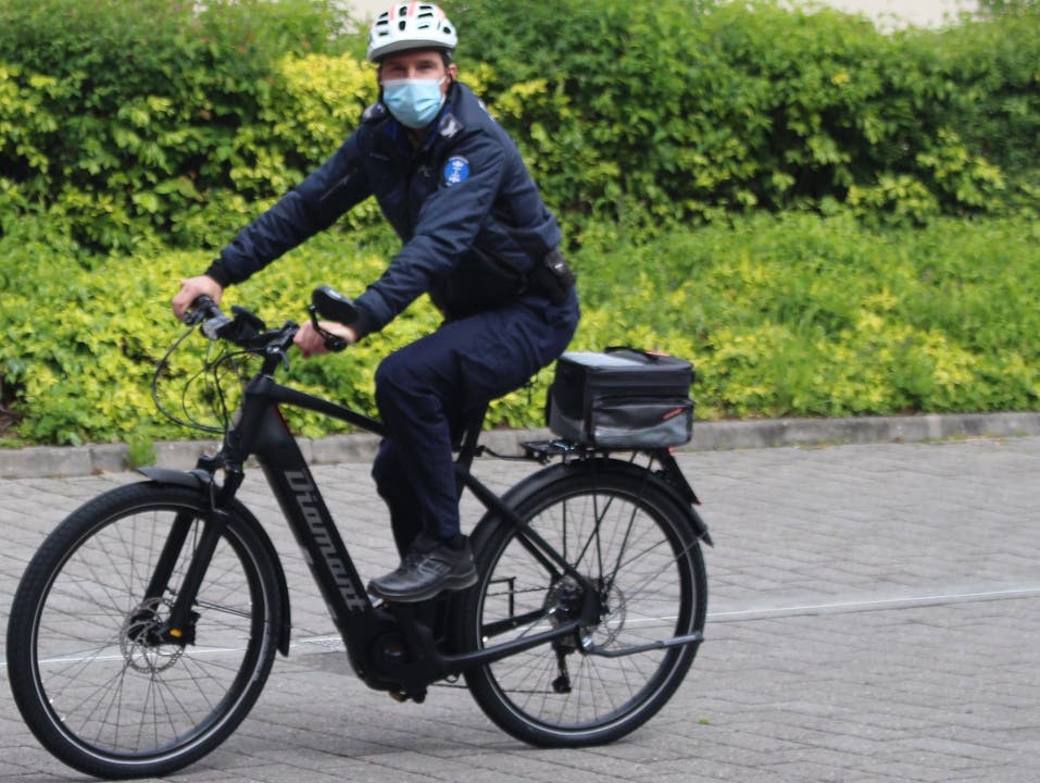 Neben dem E-Auto verfügt die Stadt Dietikon auch über E-Bikes. Diese gehören bereits seit Mai 2021 zum Fuhrpark der Stadtpolizei Dietikon.